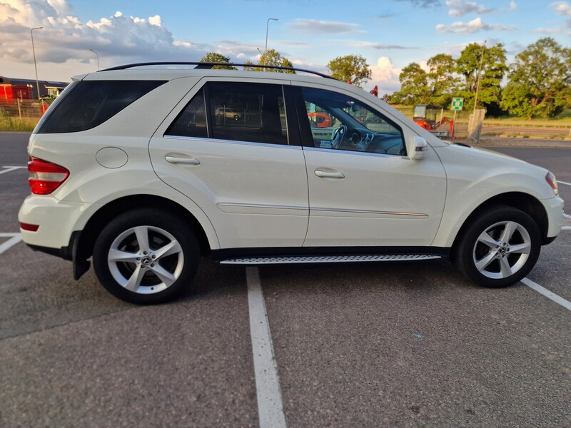 Photo 2 - Mercedes-Benz ML 350 2010 y Off-road / Crossover