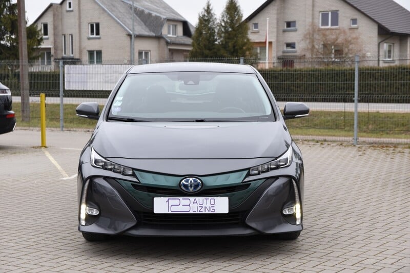 Photo 2 - Toyota Prius 2018 y Sedan