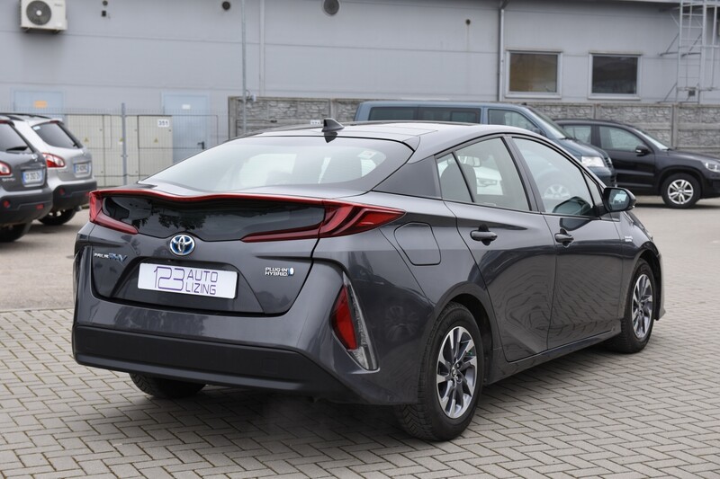 Photo 4 - Toyota Prius 2018 y Sedan