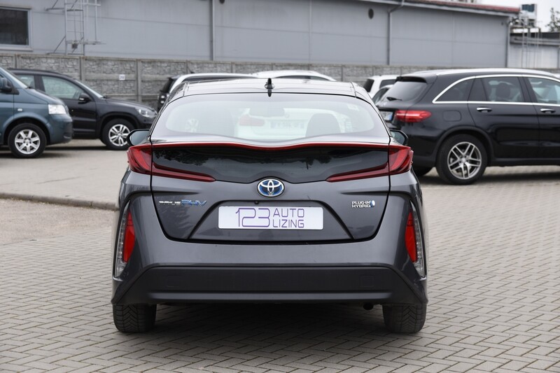 Photo 5 - Toyota Prius 2018 y Sedan