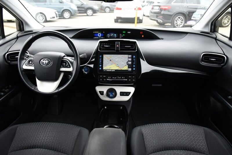 Photo 12 - Toyota Prius 2018 y Sedan