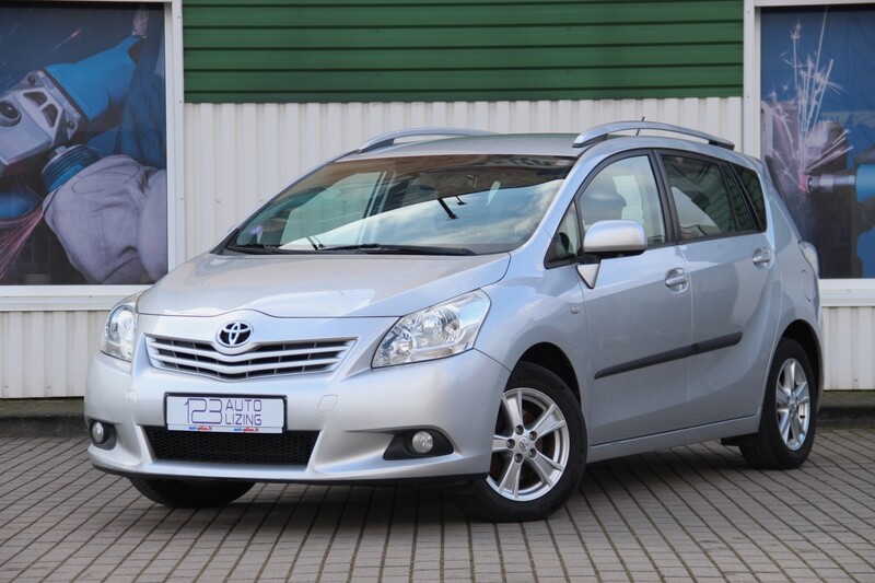 Toyota Verso 2012 г Минивэн