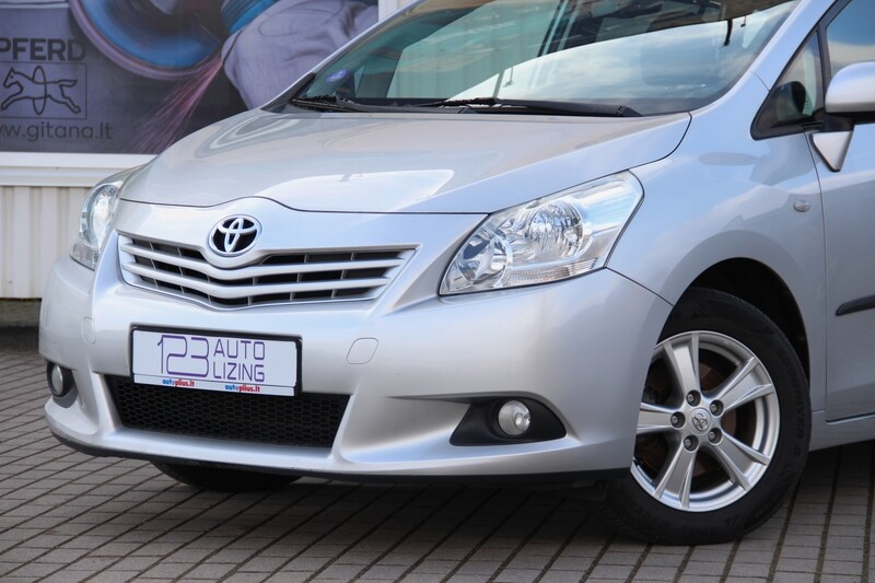 Фотография 2 - Toyota Verso 2012 г Минивэн