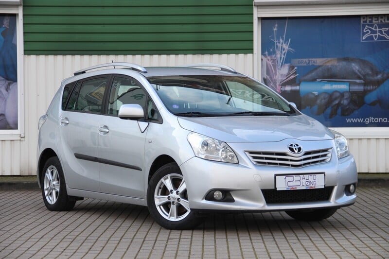 Фотография 4 - Toyota Verso 2012 г Минивэн