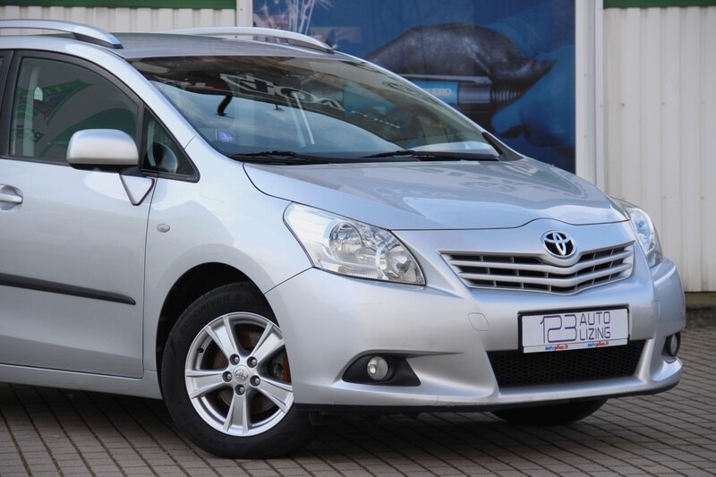 Фотография 5 - Toyota Verso 2012 г Минивэн