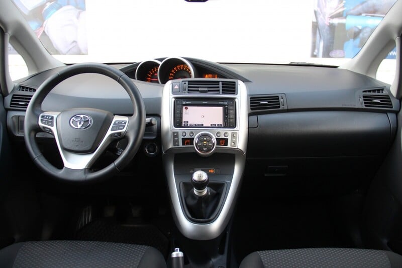 Фотография 12 - Toyota Verso 2012 г Минивэн