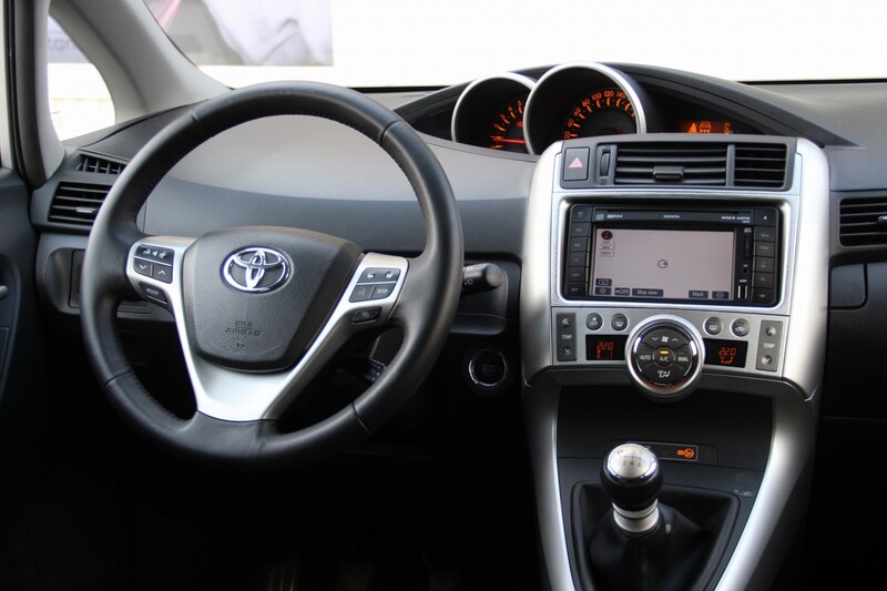 Фотография 13 - Toyota Verso 2012 г Минивэн