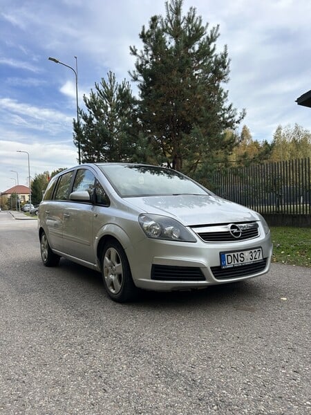 Opel Zafira B 2006 г