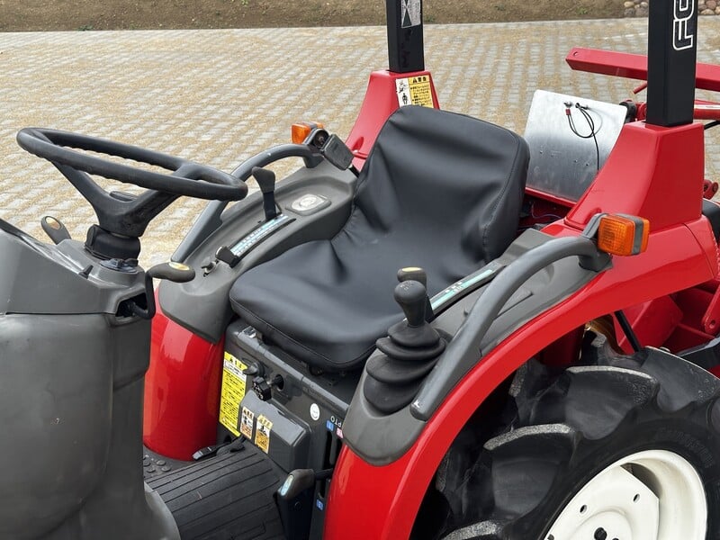 Photo 11 - Yanmar AF-150 2000 y Tractor