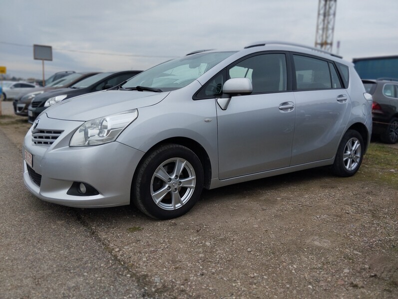 Photo 1 - Toyota Verso 2010 y Van