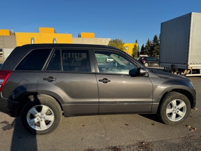 Photo 8 - Suzuki Grand Vitara 2010 y Off-road / Crossover