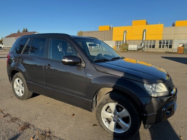 Photo 9 - Suzuki Grand Vitara 2010 y Off-road / Crossover