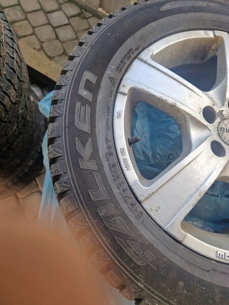 Photo 3 - Light alloy R16 rims