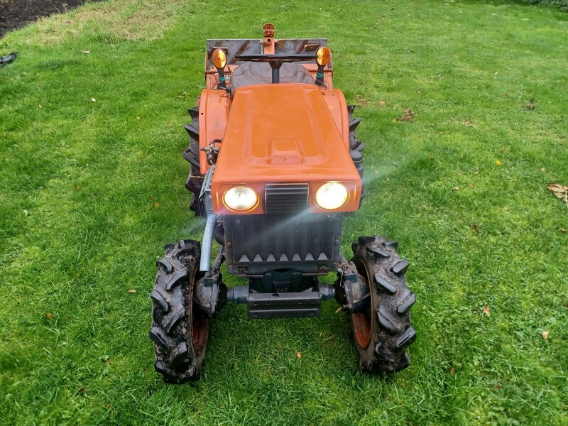 Photo 2 - Kubota B6000 1990 y Tractor