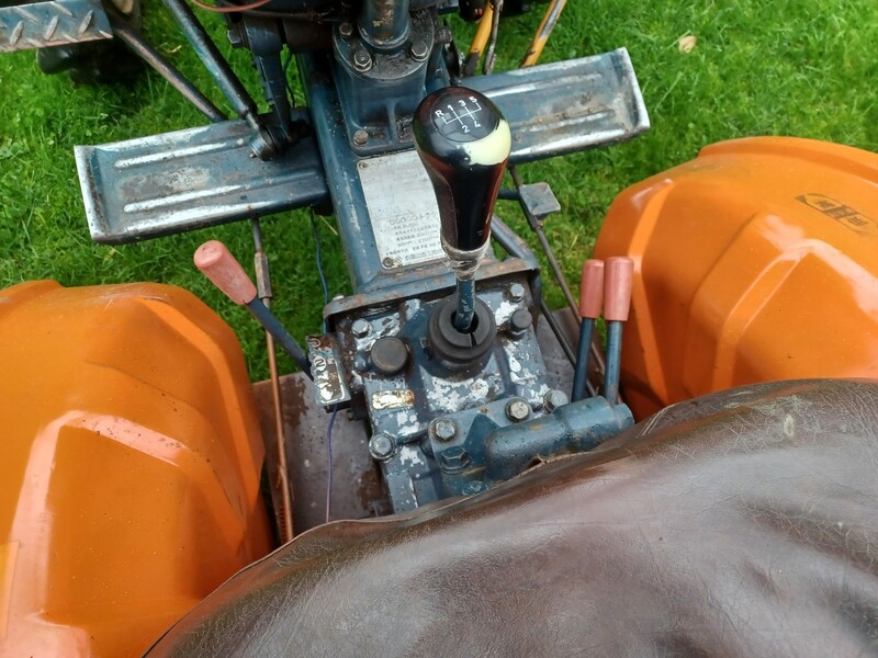 Photo 7 - Kubota B6000 1990 y Tractor