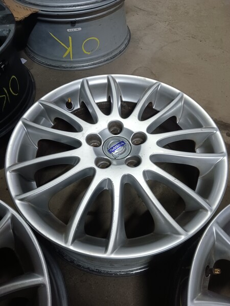 Photo 3 - Volvo light alloy R17 rims