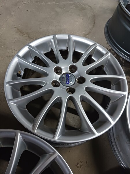 Photo 4 - Volvo light alloy R17 rims