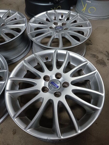 Photo 5 - Volvo light alloy R17 rims