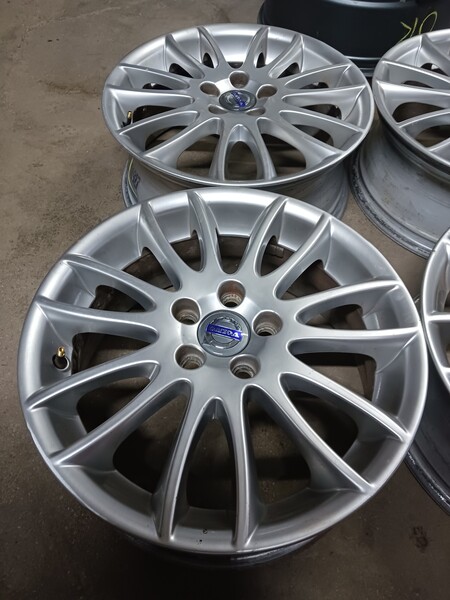 Photo 6 - Volvo light alloy R17 rims