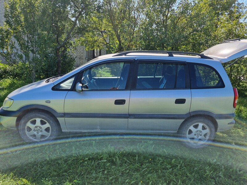 Photo 2 - Opel Zafira 2000 y Hatchback