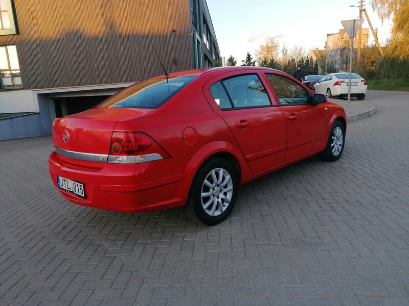 Opel Astra 2008 г Седан