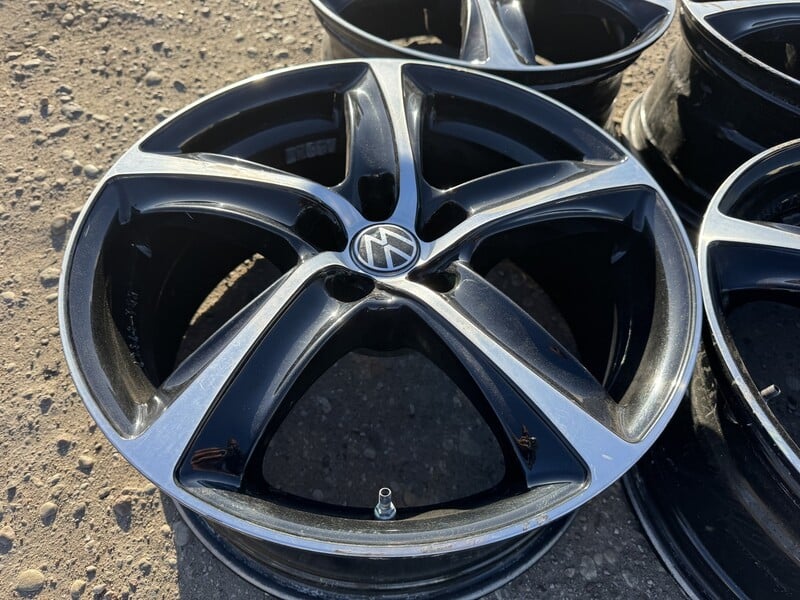 Photo 2 - Volkswagen Siunciam, 8J ET35 light alloy R18 rims