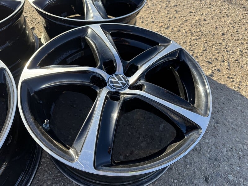 Photo 3 - Volkswagen Siunciam, 8J ET35 light alloy R18 rims