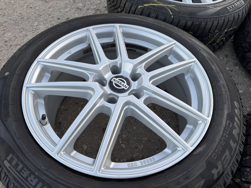 Photo 2 - Nissan Siunciam, 8J ET35 light alloy R18 rims