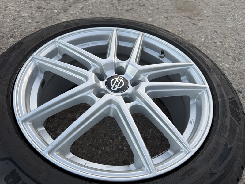 Photo 4 - Nissan Siunciam, 8J ET35 light alloy R18 rims