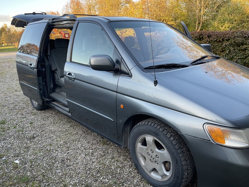 Photo 15 - Honda Odyssey 2000 y Van