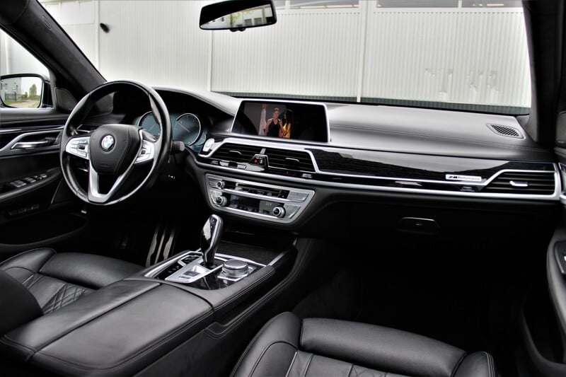 Photo 19 - Bmw 730 2017 y Sedan