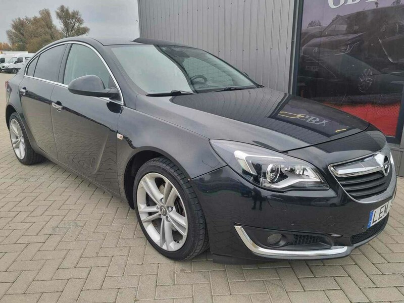 Фотография 2 - Opel Insignia 2015 г Хэтчбек