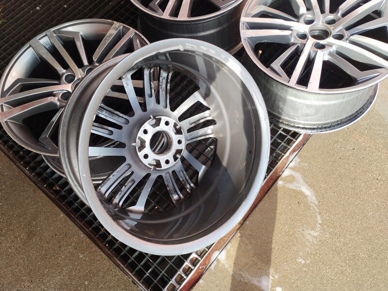 Photo 8 - A4 light alloy R18 rims