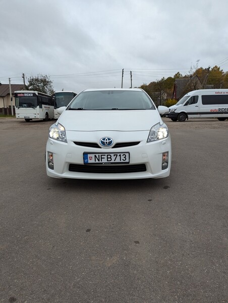 Фотография 3 - Toyota Prius 2010 г Хэтчбек