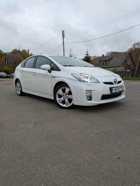 Фотография 1 - Toyota Prius 2010 г Хэтчбек