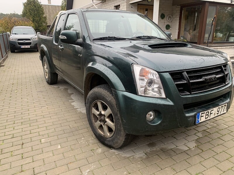 Isuzu D-Max 2010 г Пикап