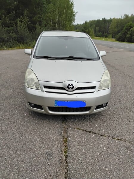 Toyota Corolla Verso 2005 г Универсал