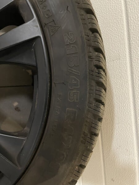 Photo 3 - Light alloy R17 rims