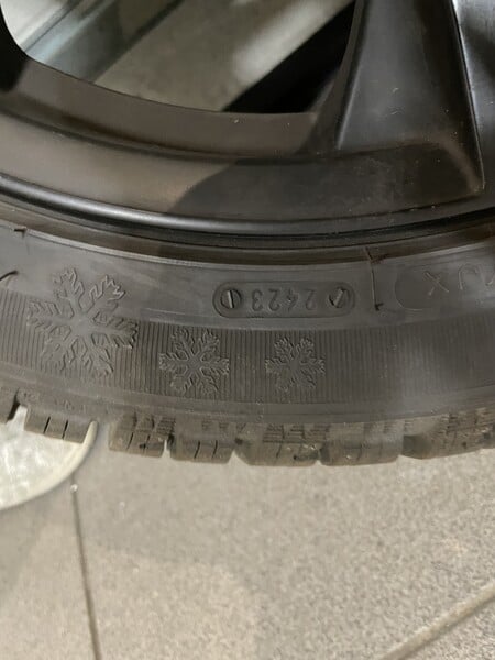 Photo 5 - Light alloy R17 rims