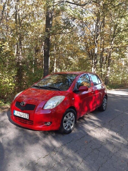 Фотография 2 - Toyota Yaris 2007 г Хэтчбек