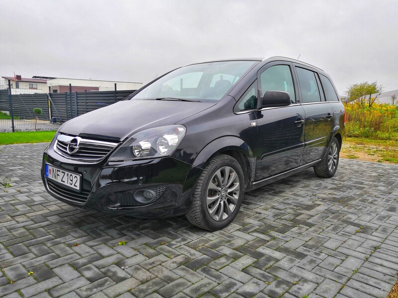 Opel Zafira 2011 г Минивэн