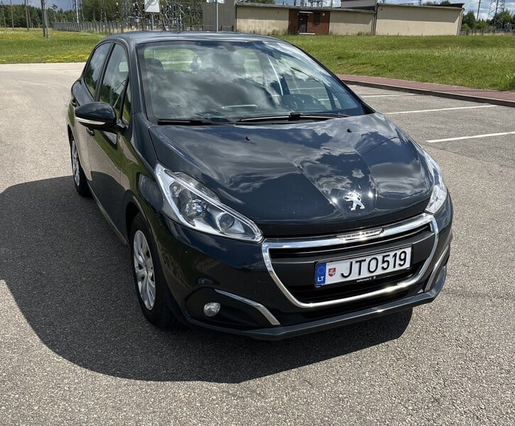 Фотография 1 - Peugeot 208 2017 г Хэтчбек