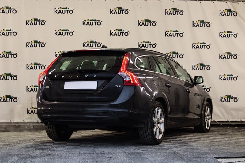 Фотография 3 - Volvo v60 2017 г Универсал