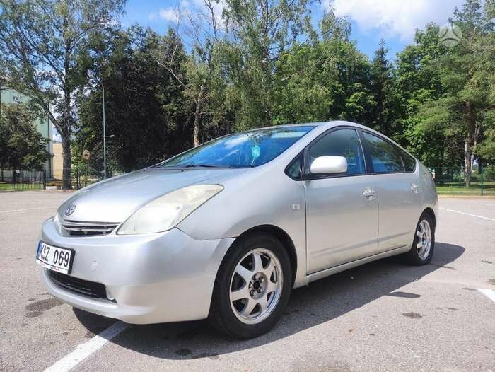 Toyota Prius 2005 г Хэтчбек