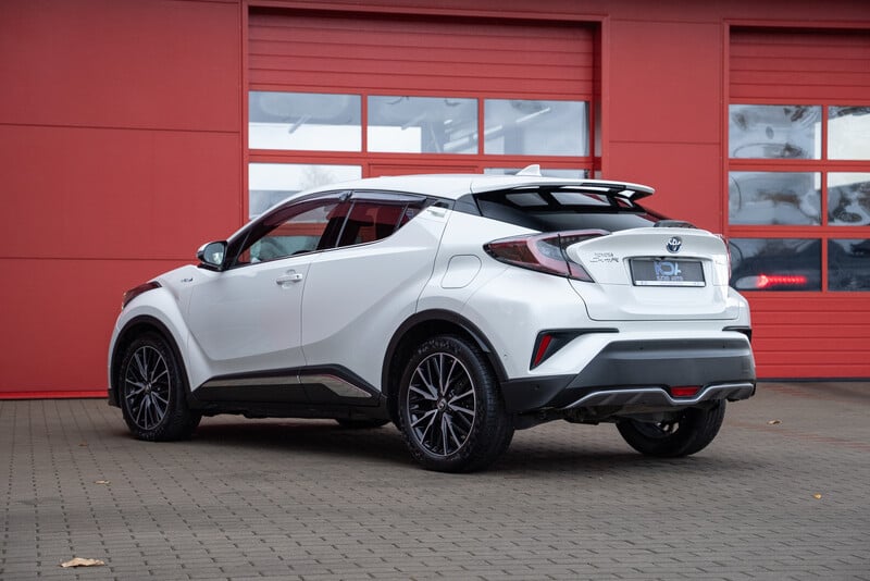 Фотография 7 - Toyota C-HR I 2016 г