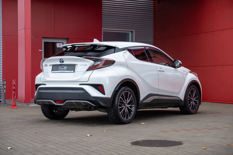 Фотография 11 - Toyota C-HR I 2016 г