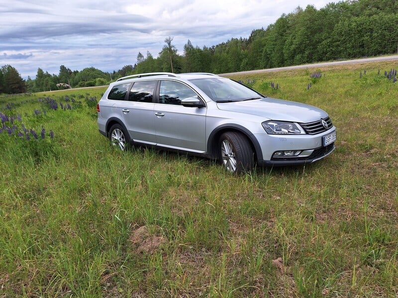 Volkswagen Passat Alltrack 2012 y Off-road / Crossover