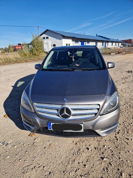 Mercedes-Benz B 200 2012 y Hatchback