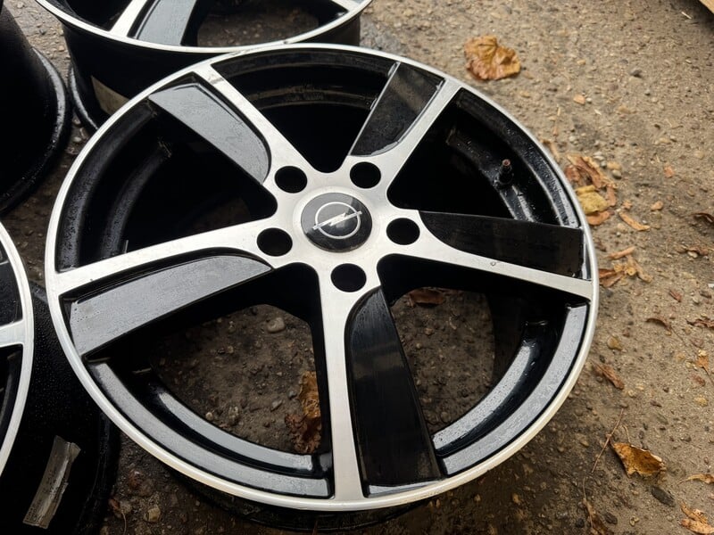 Photo 3 - Opel Siunciam, 7.5J ET38 Insignia light alloy R17 rims