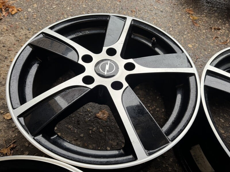 Photo 5 - Opel Siunciam, 7.5J ET38 Insignia light alloy R17 rims